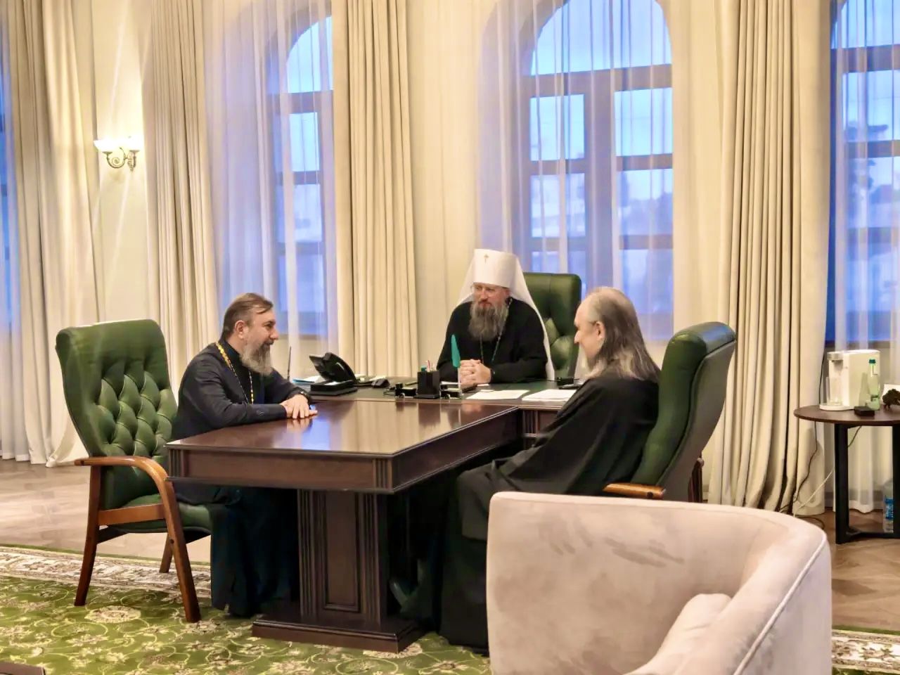 В Епархиальном управлении обсудили развитие духовно-нравственного воспитания и поддержку педагогов