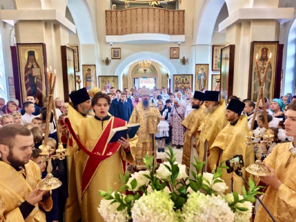 Правящий архиерей совершил Литургию в храме свв. равноапостольных Кирилла и Мефодия в Неделю 14-ю по Пятидесятнице