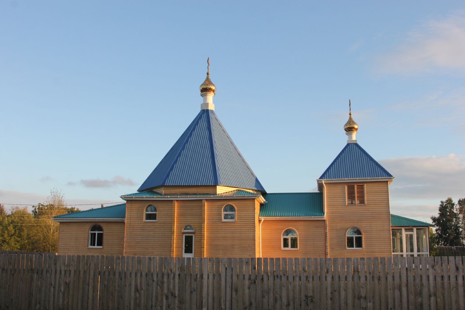 с. Новопокровка. Храм Воскресения Христова.